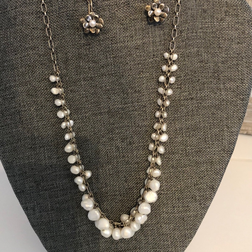 Beautiful Silpada necklace and matching earrings